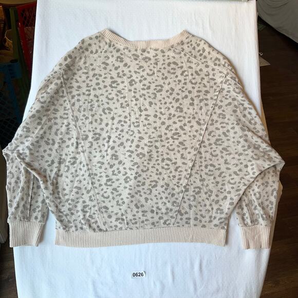 Sweet Romeo Women’s Long Sleeve Screw Neck Knit Blouse size XS, Leopard Tan - Picture 7 of 7